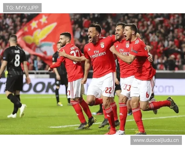 世俱杯博卡青年大战本菲卡 裁判红牌乌龙掏出圣母像全场震惊